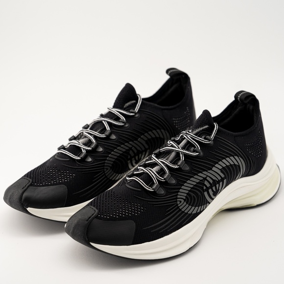 Size 12.5G / 13 US Gucci Run Sneaker Black White Knit GG